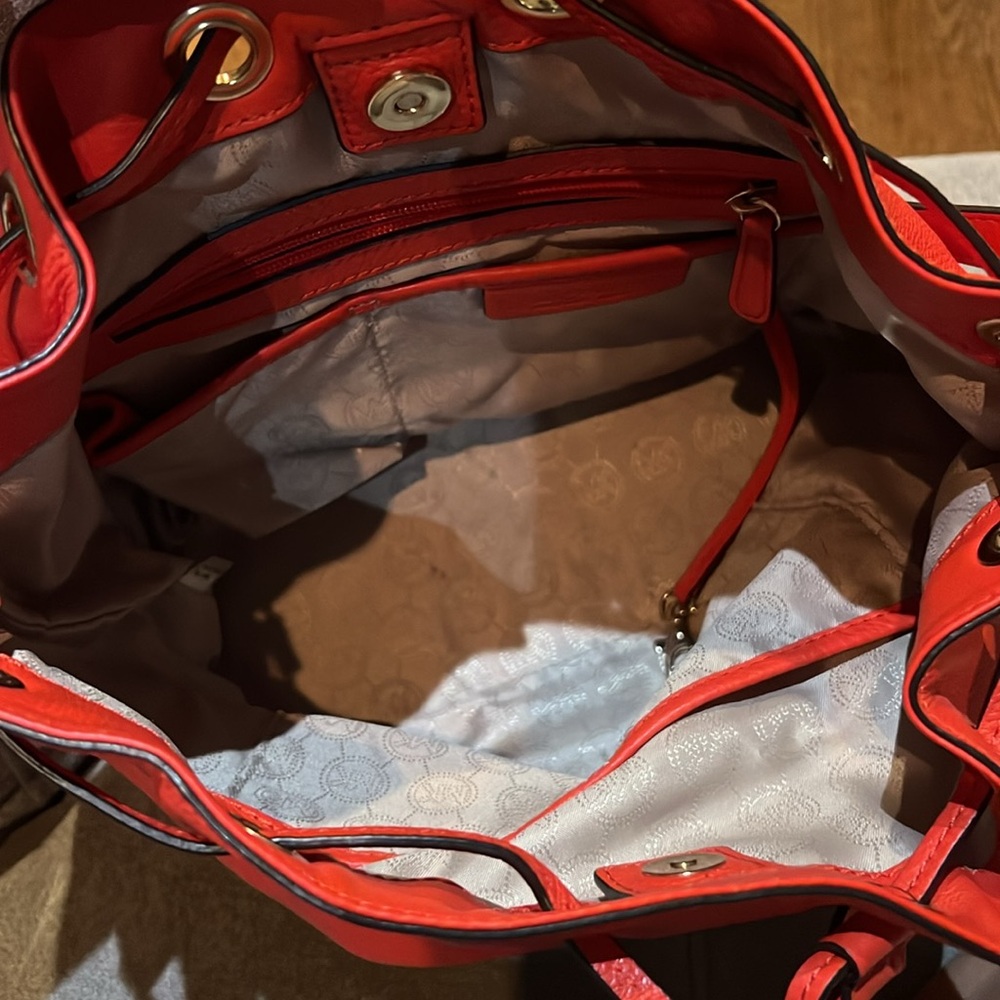 Women’s Michael Kors Large Draw String Bucket Bag… - image 4